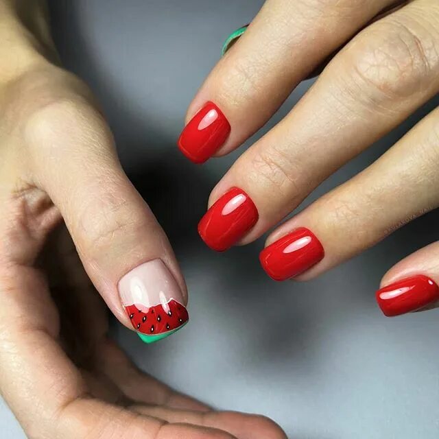 направо маникюр маяковская