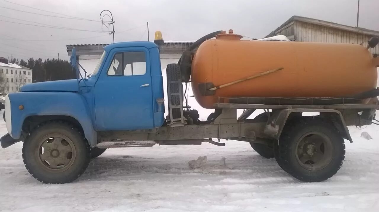 Откачка гатчина. Газ 3309 ассенизатор 5 куб. Газ 3307 ассенизатор. Илосос на базе газ 3309. Откачка гатчина.