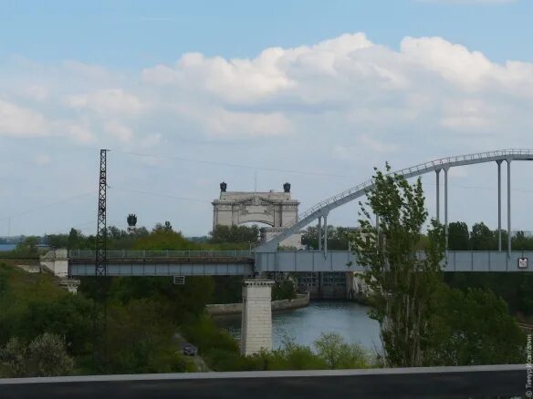 Мост через Волго-Донской канал Красноармейский район. Волгодонск мост через судоходный канал. Волгодонского Железнодорожный мост. Мост через волго донской канал