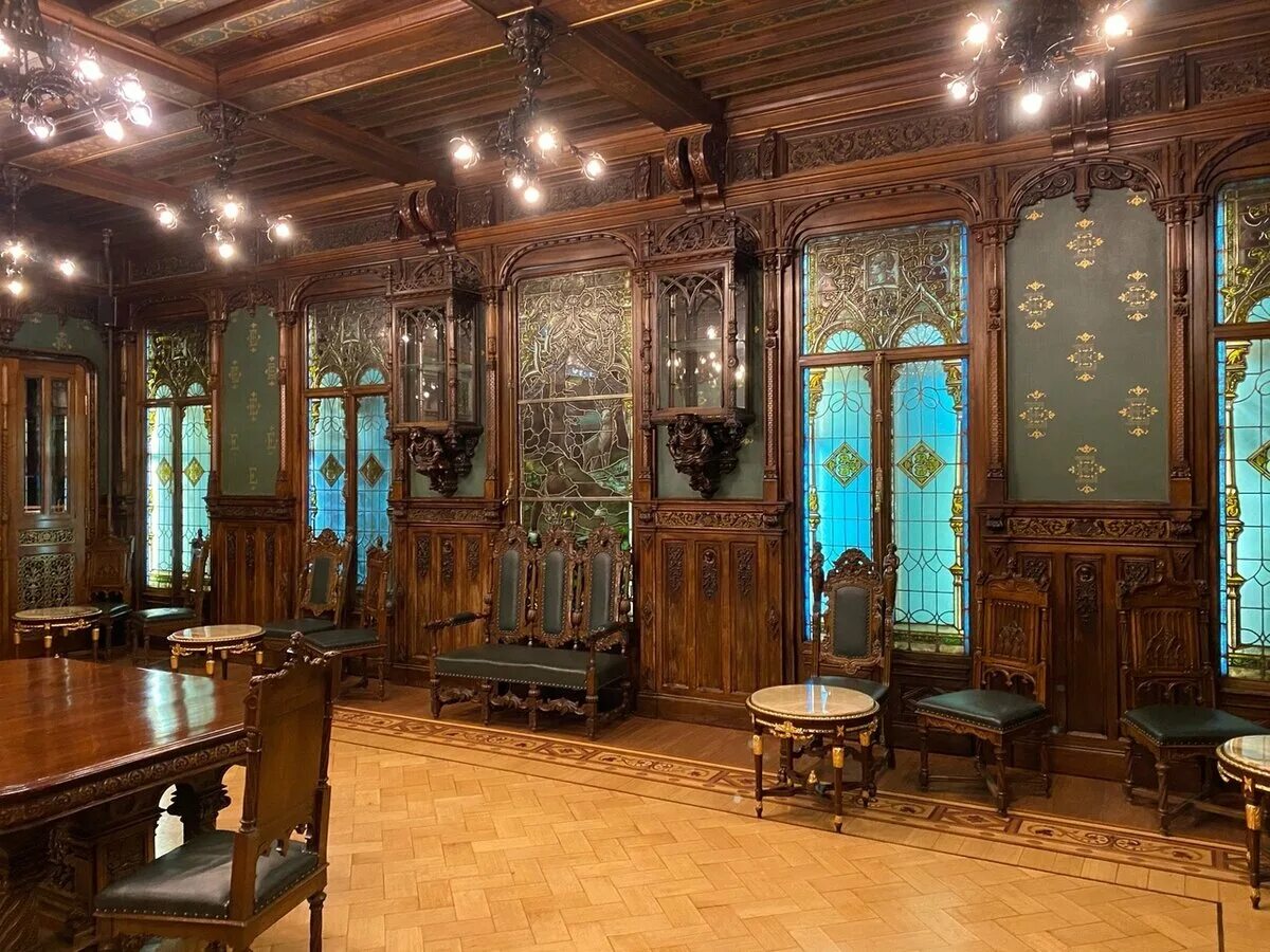 Усадьба белогорка ленинградская область. Особняк елисеевой. Дворец купца елисеева спб. Дворец елисеева усадьба белогорка. Елисеевский дворец в питере.