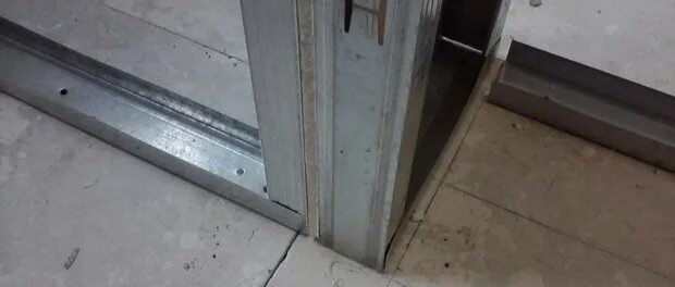 Как сделать из профиля угол 90 градусов. Угол 90 градусов стоечного профиля. угол 135 градусов из профиля для гипсокартона стоечный. внешний угол из стоечного профиля. внешний угол из гипсокартона.