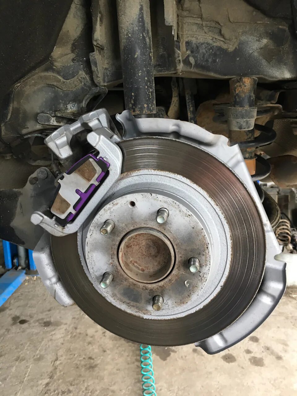 Замена колодок мазда 6 gg. Задние колодки мазда 6 gh 2. Колодки mazda 6 gh задние. Колодки mazda 6 gh задние. Колодки mazda 6 gh задние.