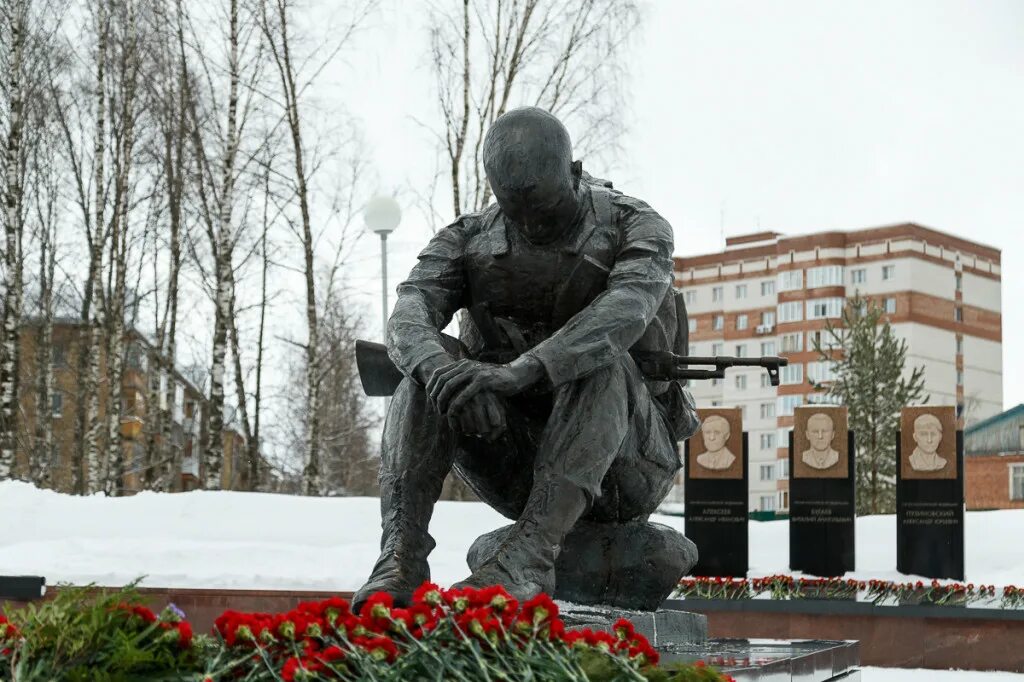 Сохраним память защитников. Памяти защитников. Парк памяти защитникам Отечества Булгаково. Памятник воинам Отечества в Набережных Челнах. Аллея памяти защитников Отечества Мошково.