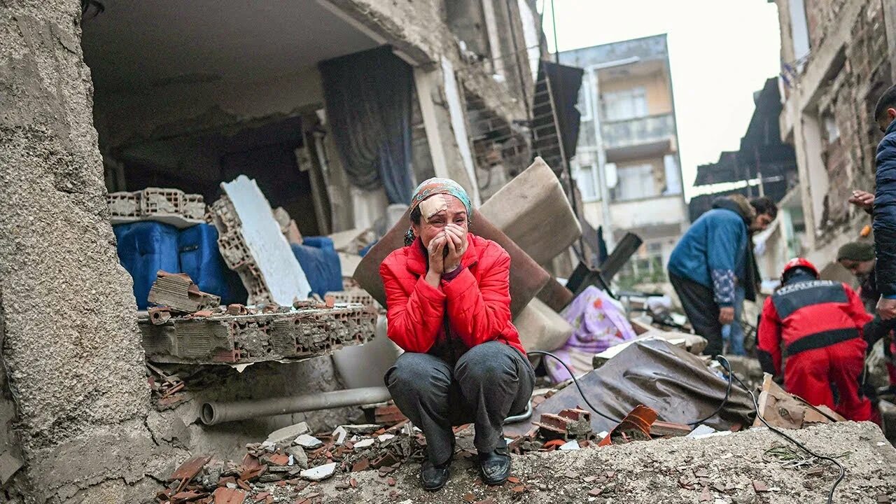 Измир турция землетрясение. Кадры землетрясения в турции 2023. Районе шехиткамиль в газиантепе,. Хатай турция землетрясение. 10.