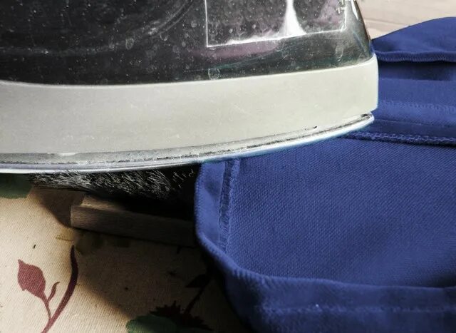 Как утюжить велюровые шторы. Горячий утюг. Как гладить бархат. Как утюжить бархат. Бархат складки.