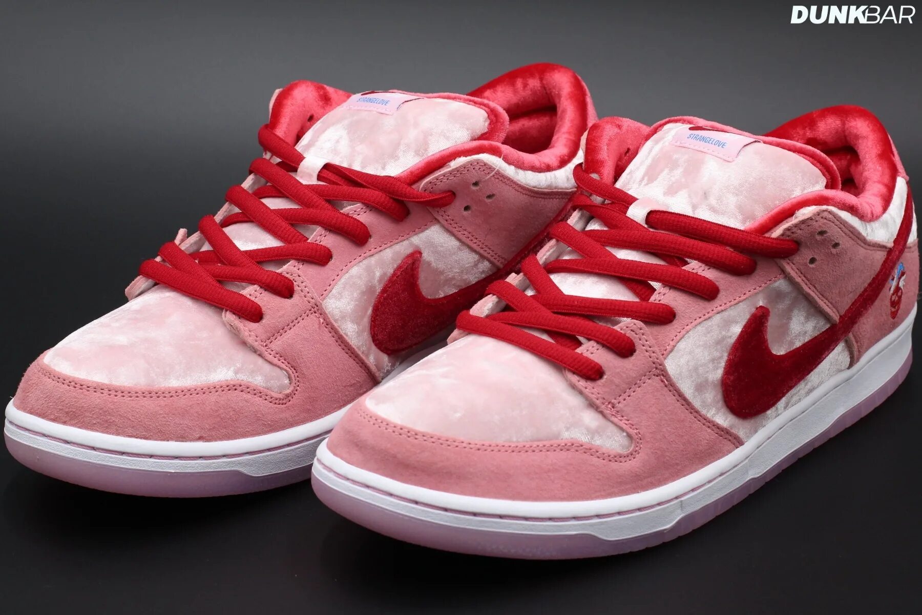 Dunk оригинал купить. Nike SB Dunk. Nike SB Dunk Low Strangelove. Nike SB Dunk Low Love. Nike Dunk SB Dunk Low.