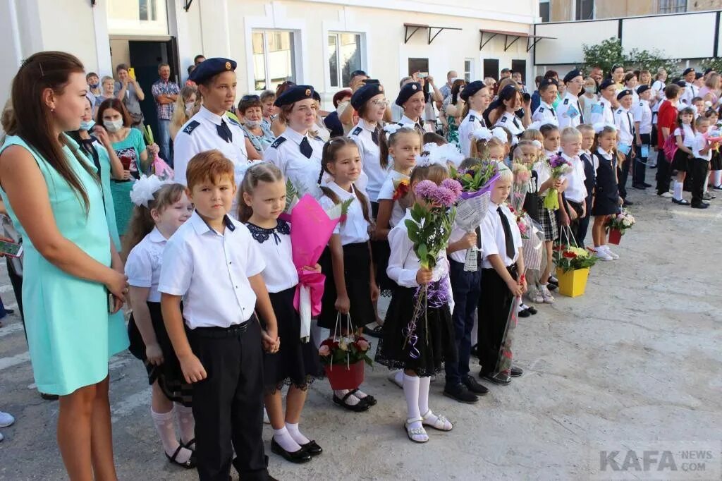 Элжур крым 1 школа. Школа 3 Феодосия первое сентября. 13 Школа Феодосия. Школа 20 Феодосия.