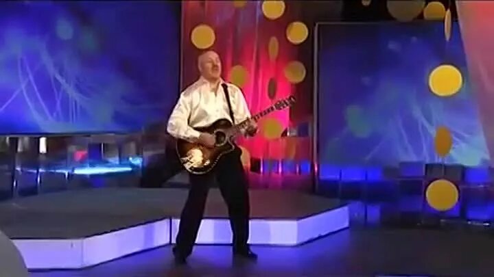 Кайтам эле туган ягыма песня слушать. Бигичева семья дети. Зульфира шайдуллина на кайтам эле туган ягыма. Кайтам эле туган ягыма кемнэр. Туган авылым слова.