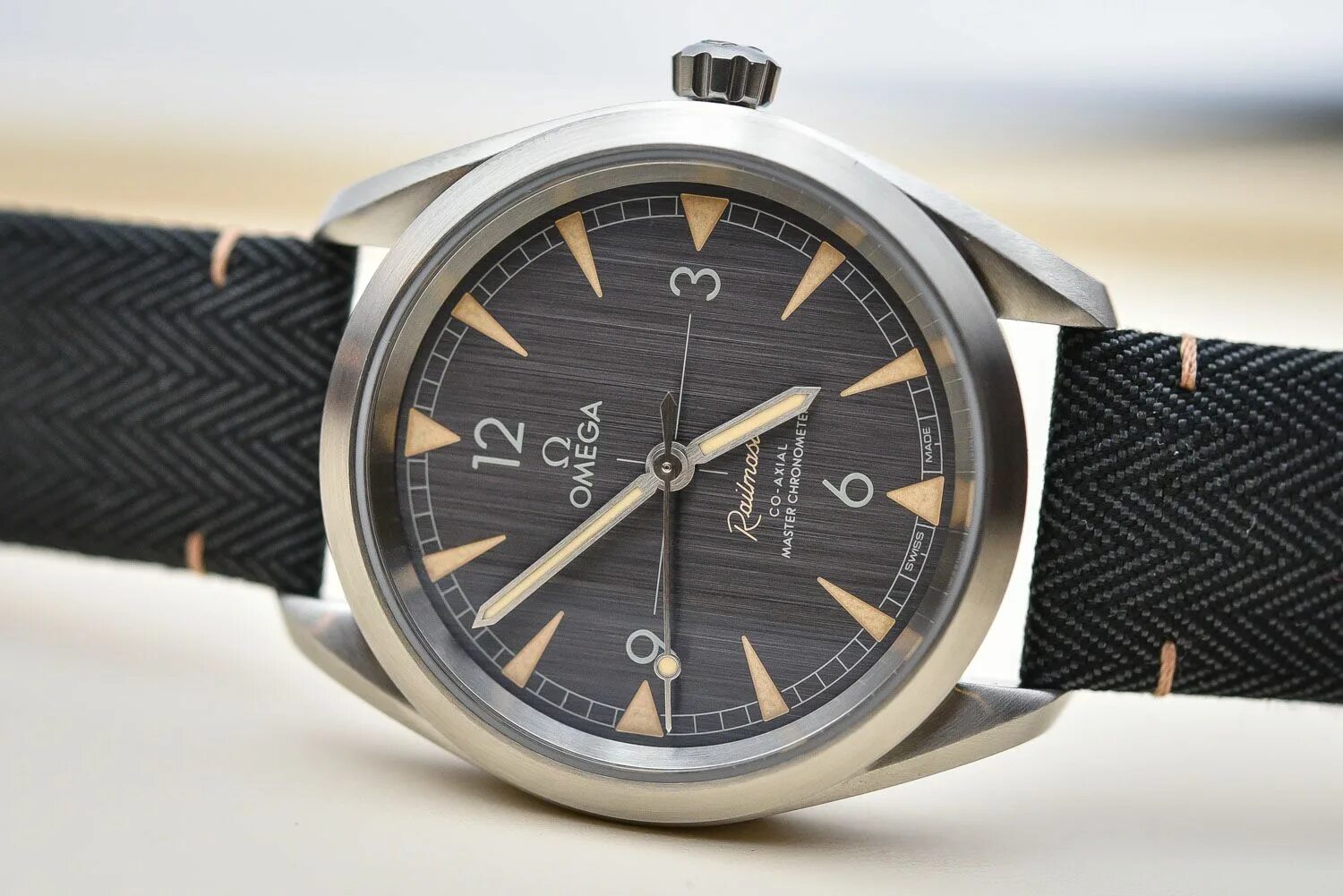 Omega railmaster. Omega railmaster chronometer. часы омега мужские railmaster. часы railmaster. omega railmaster trilogy 1957.