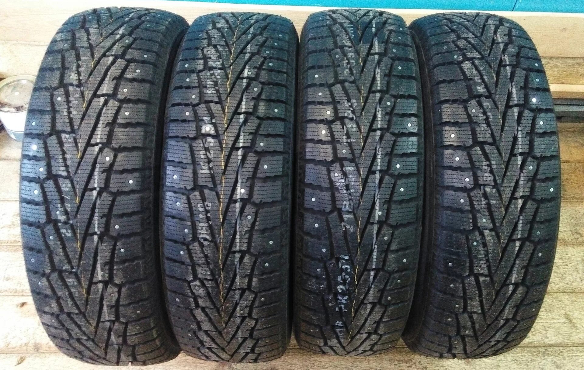 Зимний спайк. Nexen Winguard Spike SUV. Шина Nexen Winguard WINSPIKE SUV. Roadstone Winguard Spike. Нексен 195/65 r15 зима ошип.