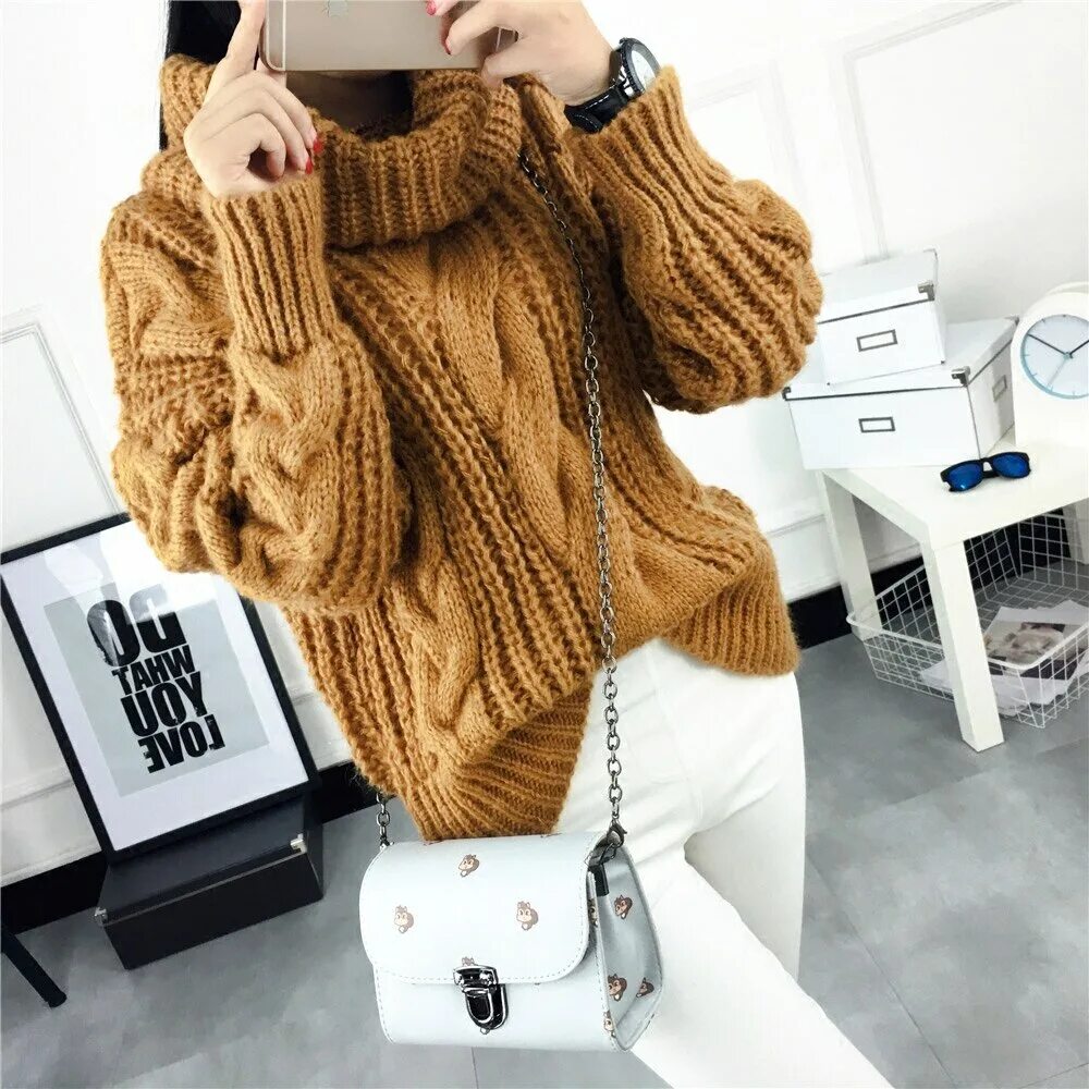 вязаный свитер женский. свитер крупной вязки спицами женский. белый свитер крупной вязки. объемный свитер. свитер крупной вязки спицами женский.