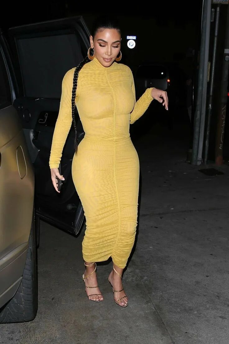 Платья ким кардашян фото Mia Khalifa, Kim Kardashian & Kylie Jenner's HOTTEST strapless bodycon dress mom