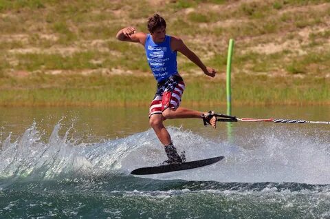 Watering ski