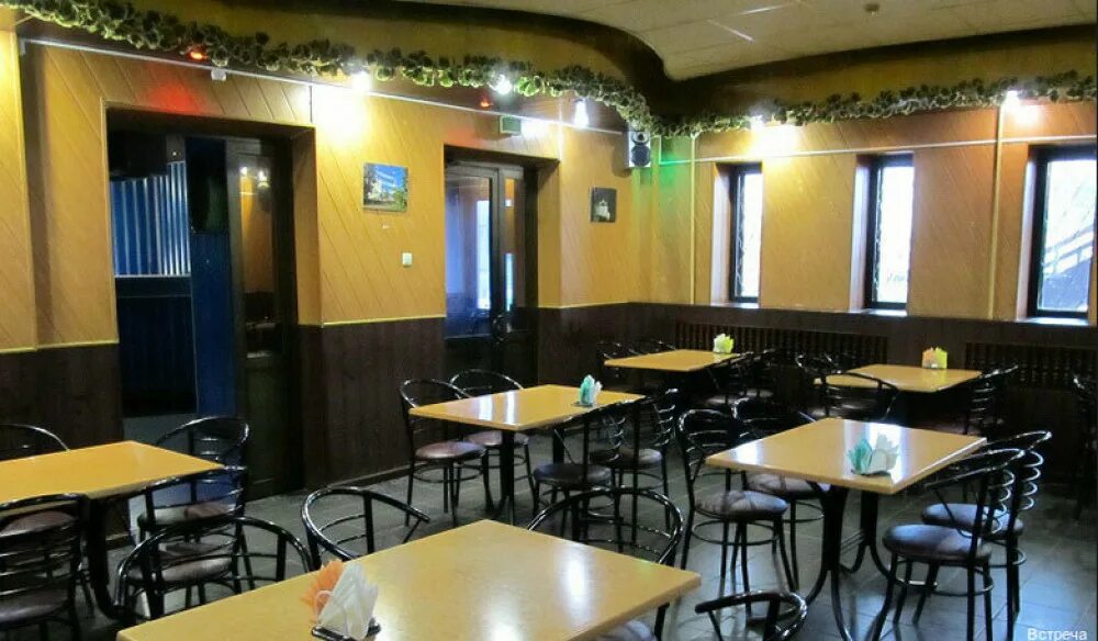 Кафе встреча воронеж. Кафе в вязниках владимирской области. Встреча вязники. Бильярдный зал кентавр. Встреча вязники.