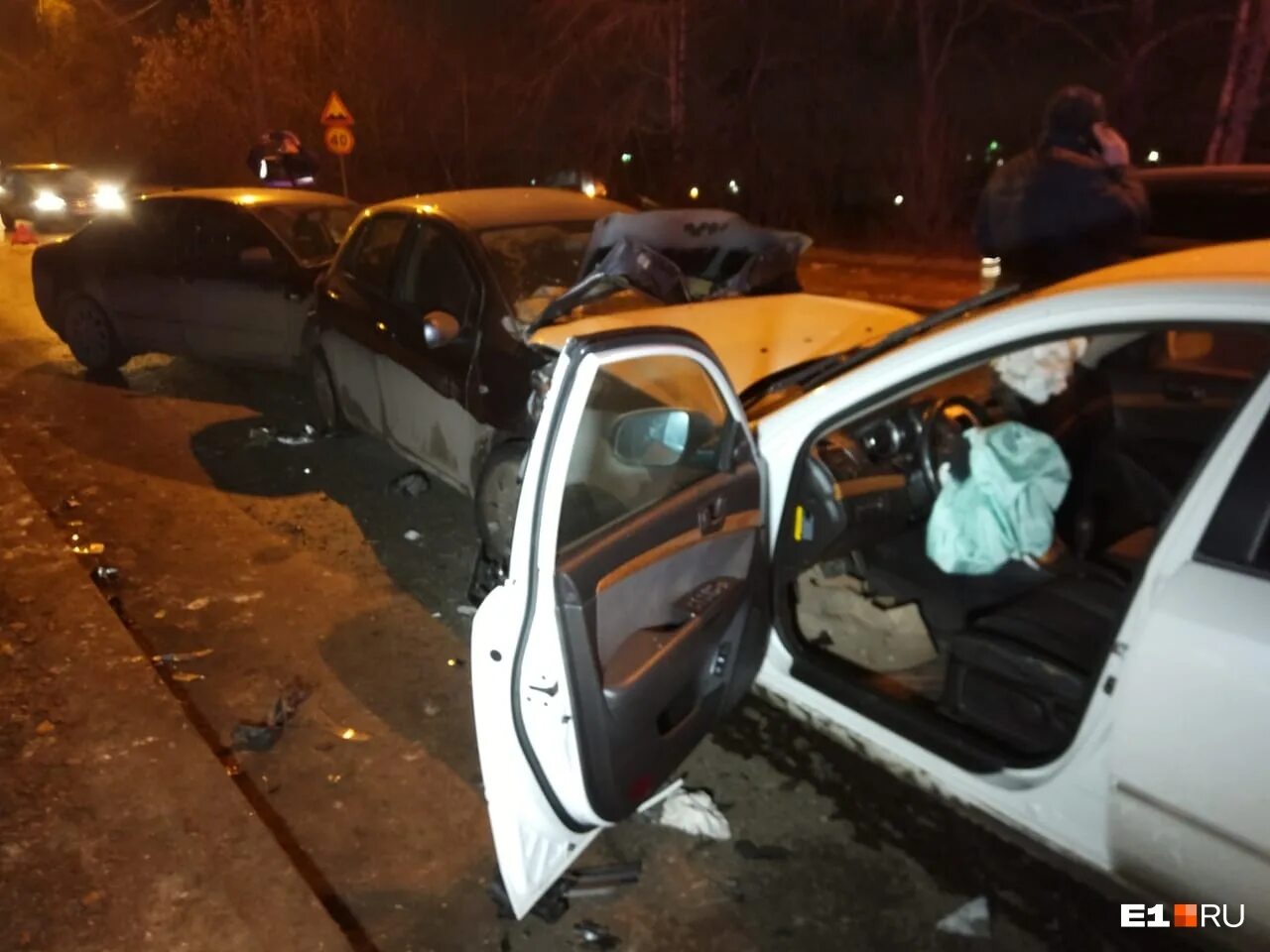 Е1 екатеринбург новости происшествия сегодня. Дтп на блюхеровском мосту. авария в екатеринбурге.мост. авария на блюхеровском мосту в екатеринбурге вчера вечером. авария на блюхера вчера екатеринбург.