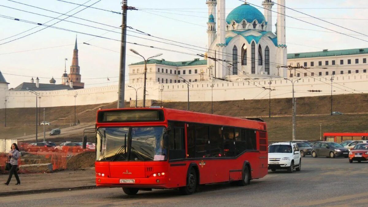 Казань город красных автобусов. Автовокзал Казань зима. Казань автобус 30 МАЗ. Автобусы Татарстан Казань.