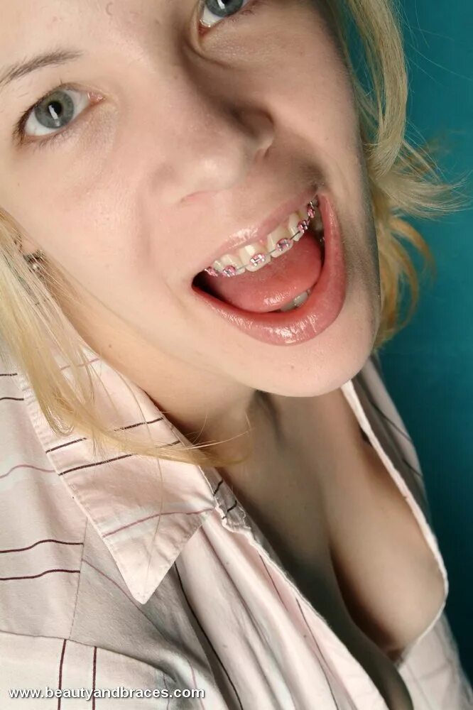 Сестра cumface. Tongue девочка. Девушка открыла рот. Камшот на красивые лица детей. Сестра cumface.