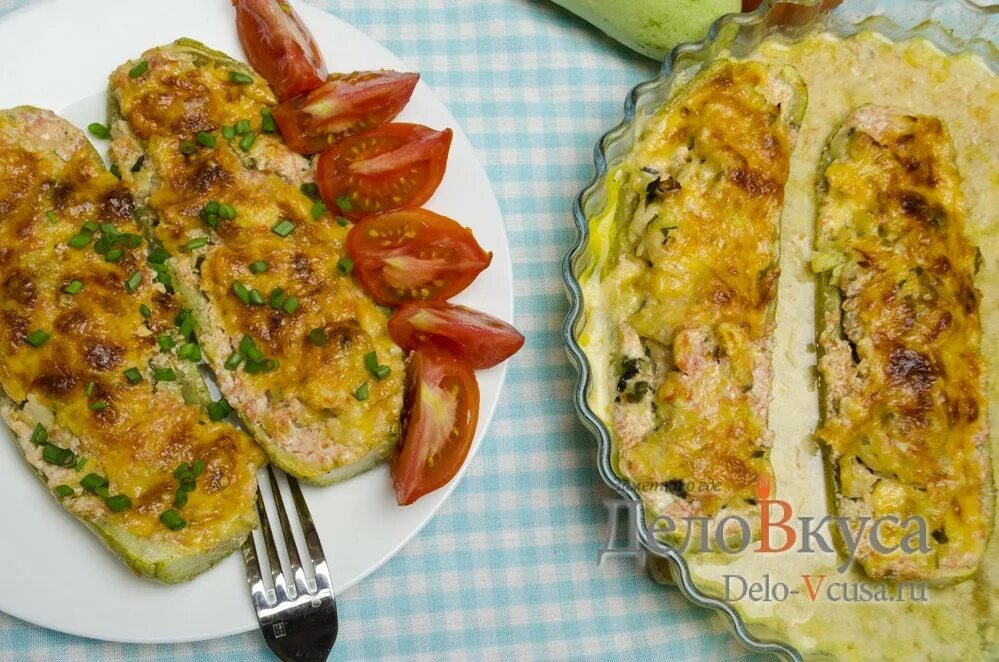Кабачки лодочки с куриной грудкой в духовке. Кабачки лодочки с куриной грудкой в духовке. Кабачки лодочки с куриной грудкой в духовке. Лодочки из кабачков с сыром. Фаршированные цуккини «лодочки».