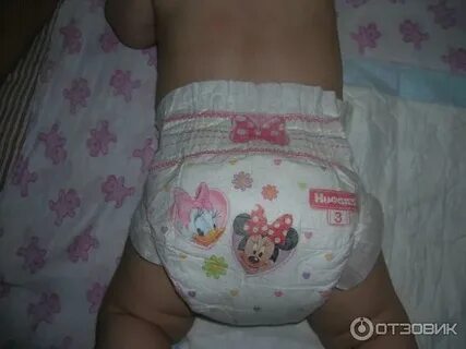 Какает в подгузник