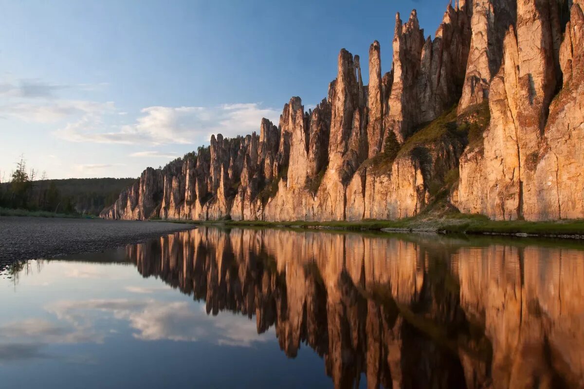 Самая большая река восточной сибири. Природный парк Ленские столбы. Река Лена Ленские столбы. Ленские столбы в Якутии. Якутск Ленские столбы.