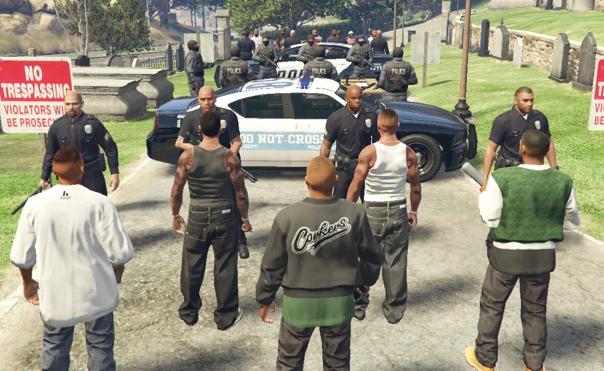 Гта найти друзей. Банда гроув в гта 5. gta 5 банды. банда grove street gta 5. банда фэмили в гта 5.