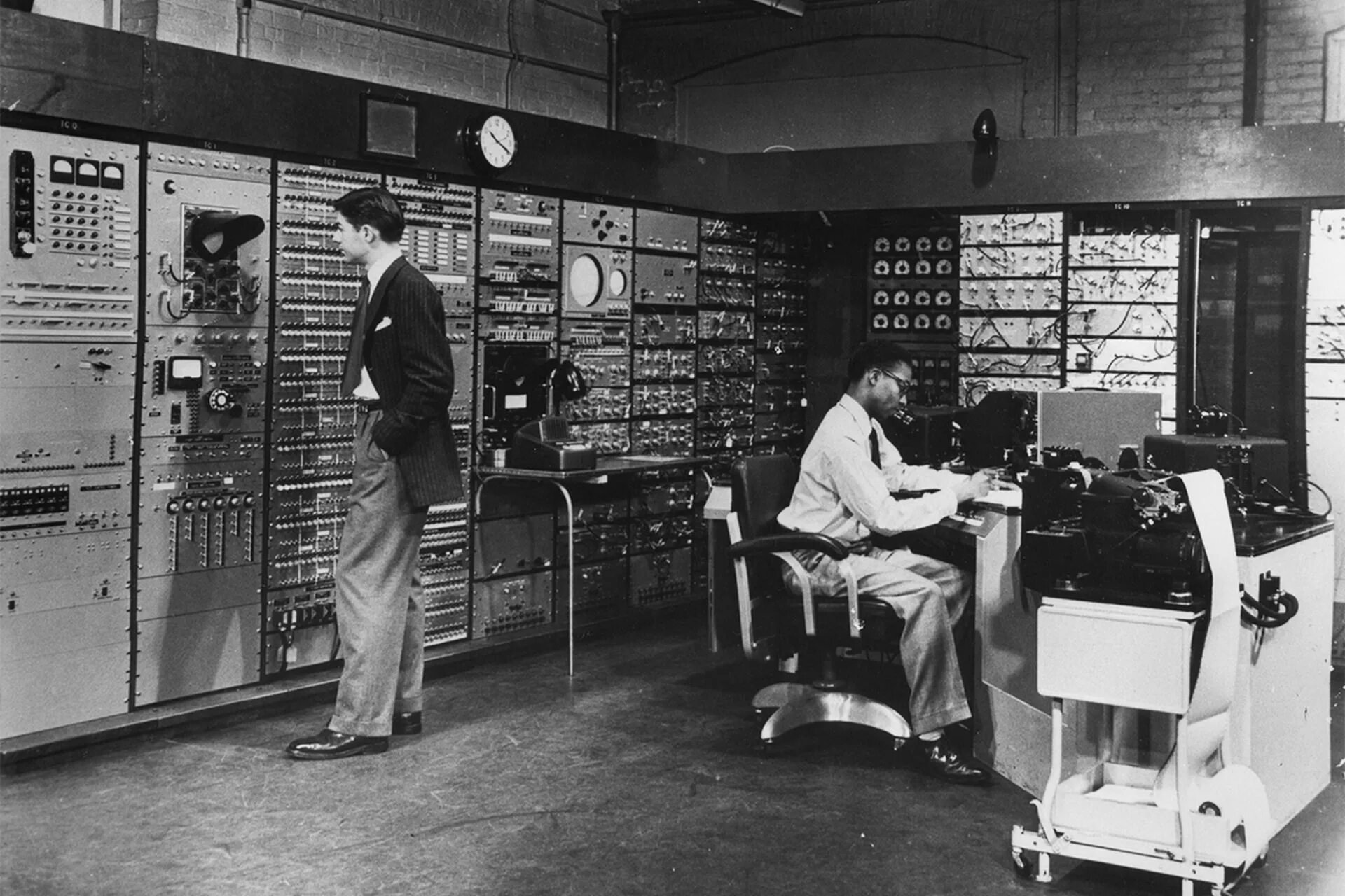 Техника 1 поколения. Первое поколение ЭВМ — «IBM 701». МЭСМ 1950. ЭВМ 1 поколения Eniac. МЭСМ 1951.