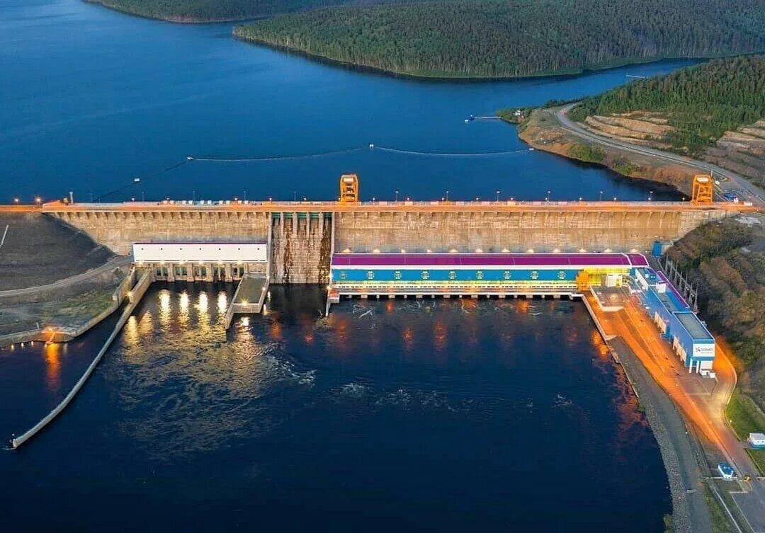 Водохранилище богучанской гэс. Богучанская гэс ангара. Кодинск ангара. Плотина богучанской гэс. Кодинск ангара.