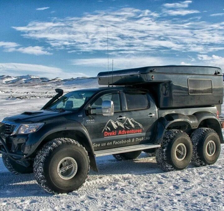 Машина аляска. Toyota Hilux 6х6. Toyota Hilux Arctic Trucks 6x6. Toyota Tundra Arctic Trucks 6x6. Toyota Hilux Arctic Trucks at38 6x6.