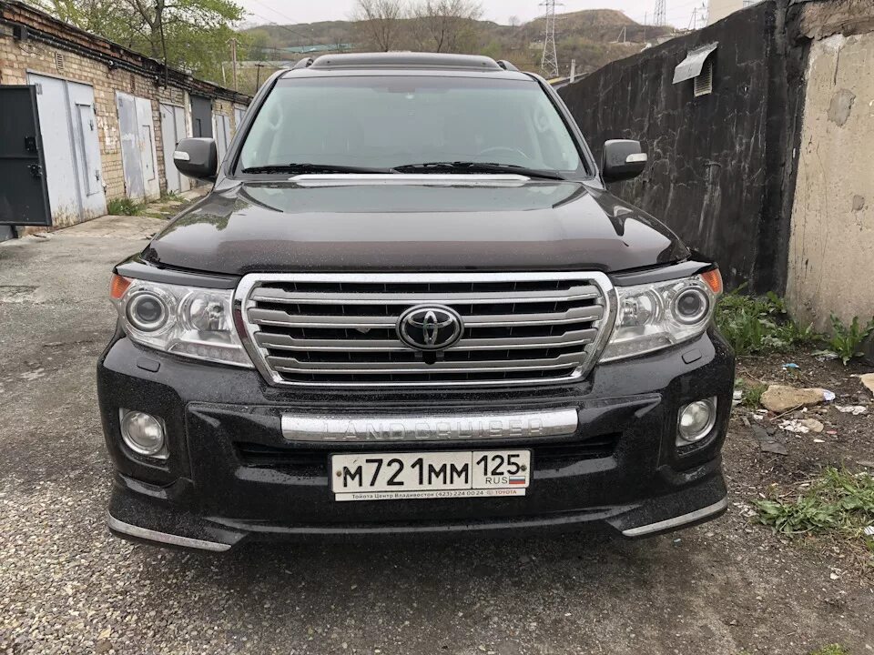 Фара тойота 200. Land cruiser 200 с ресничками. land cruiser 200 реснички на фары. land cruiser 200 фары 2012. toyota land cruiser 200 2012-2015.