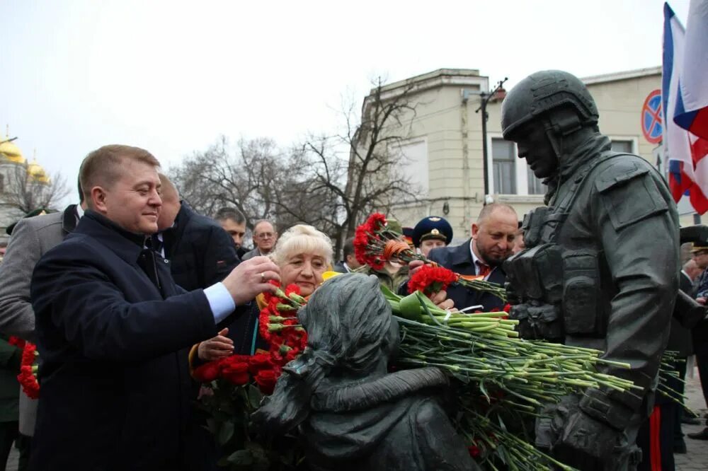 Памятник вежливым людям. Возвращение Крыма. 10 годовщина крымской весны