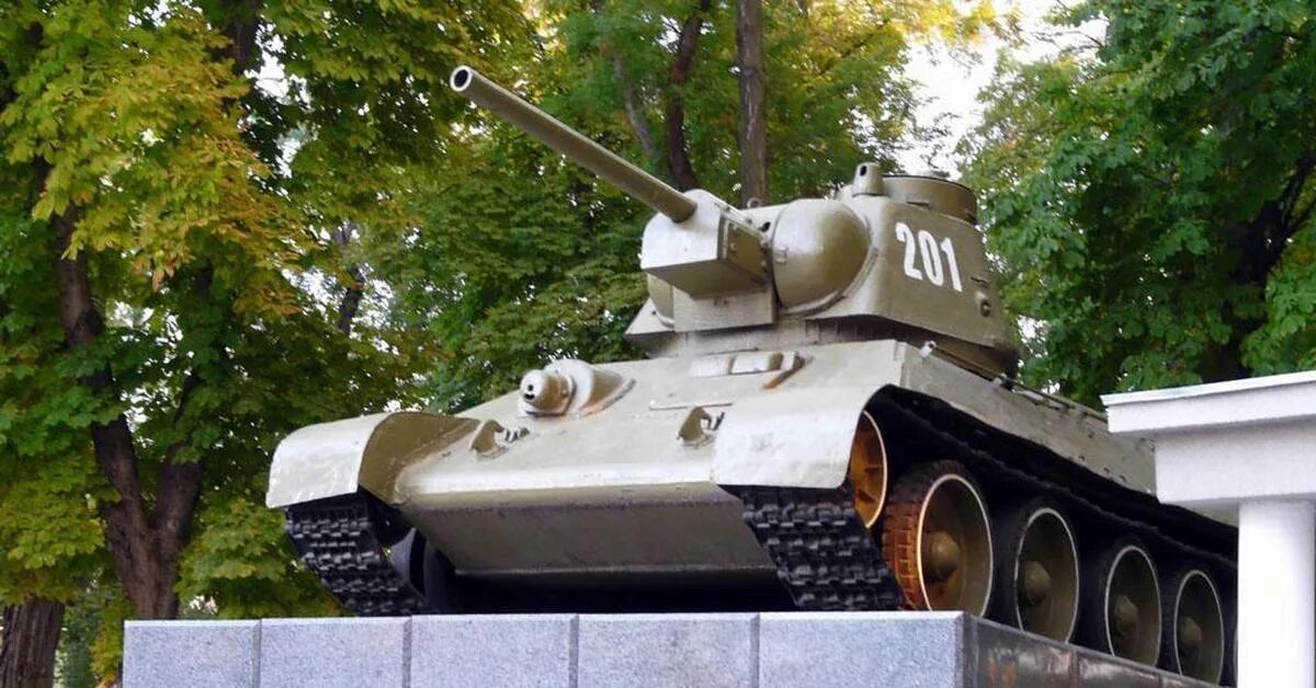 Танк в Симферополе памятник т-34. Танк т34 Симферополь. Т34 Симферополь. Памятники Великой Отечественной войны в Симферополе. Памятник 1944 года