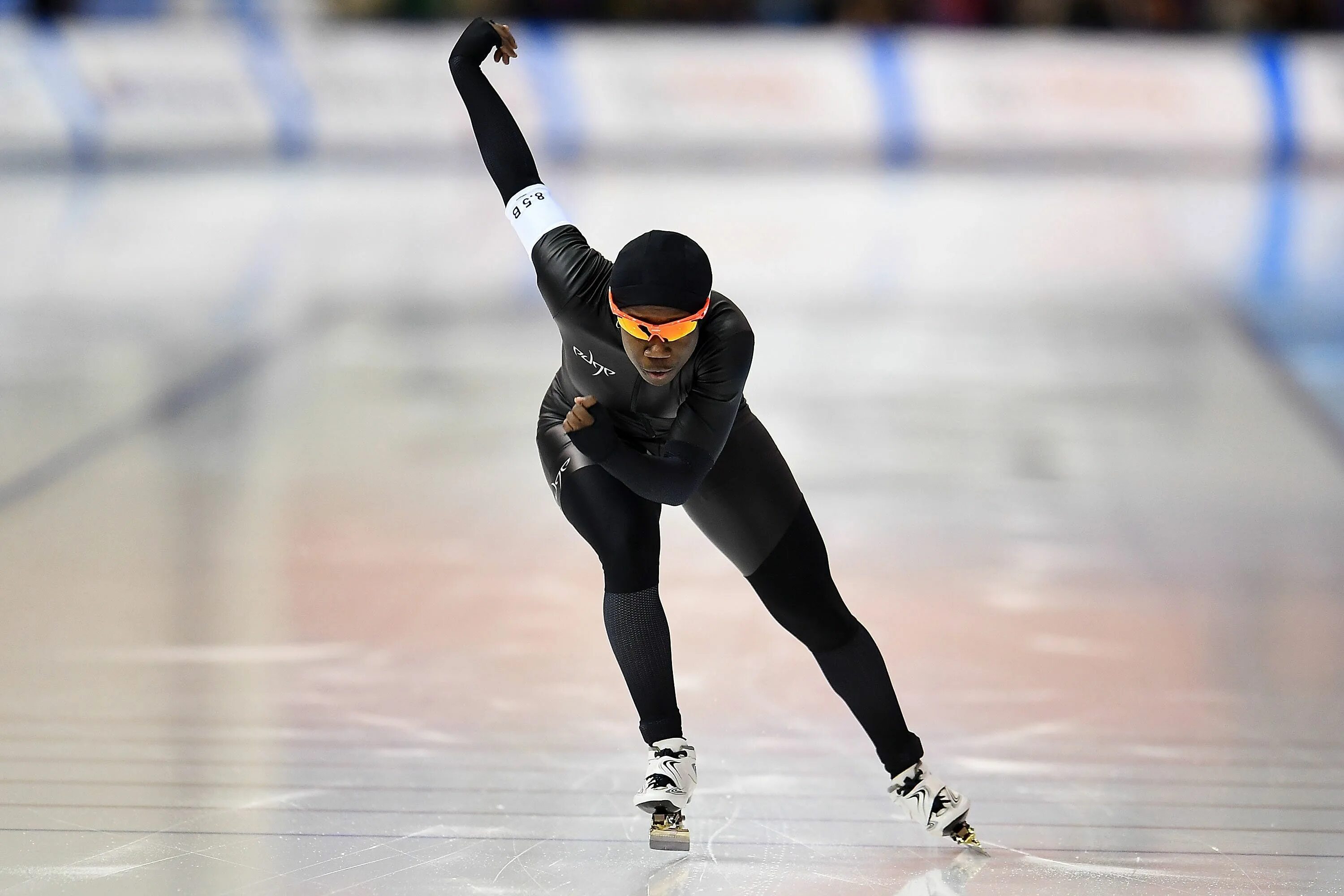 Ice skating sport. Эрин Джексон американская конькобежка. Эрин Джексон конькобежный спорт. Конькобежный спорт конькобежцы.