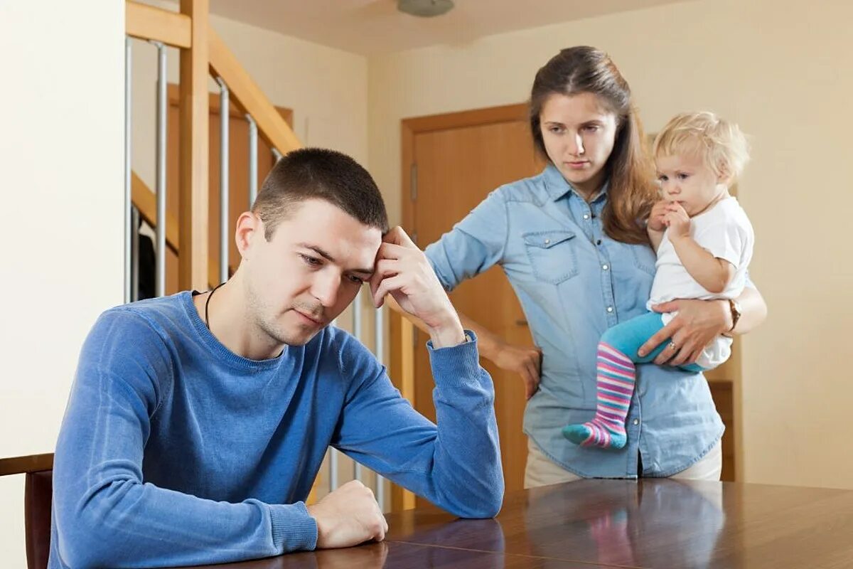 Родители и дети. Ребенок в семье. Молодая семья. Женщина с ребенком.