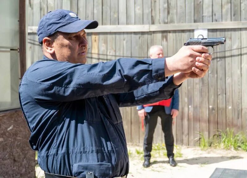 Работа охранником во всеволожске. Работа охранником во всеволожске. Охранное агентство командор. Чоп телохранитель. Аймерк москва.