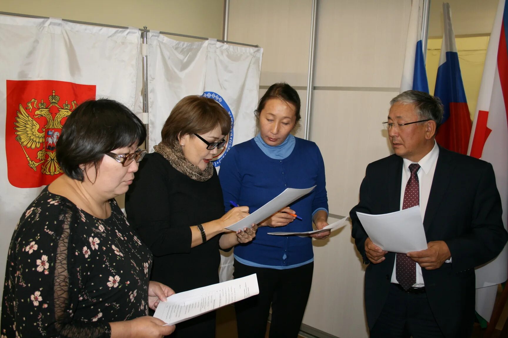 Евгений федоров, председатель центризбиркома якутии. Цик якутии. Евгений федоров якутия. Цик рс я. Кандидаты главы якутии.