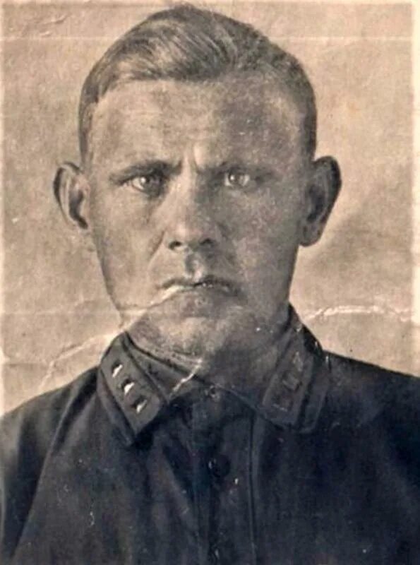 Алексеев герой россошь. Иван епифанович алексеев памятник. Алексеев иван епифанович. Бюст алексеева григория алексеевича. Алексеев иван епифанович.