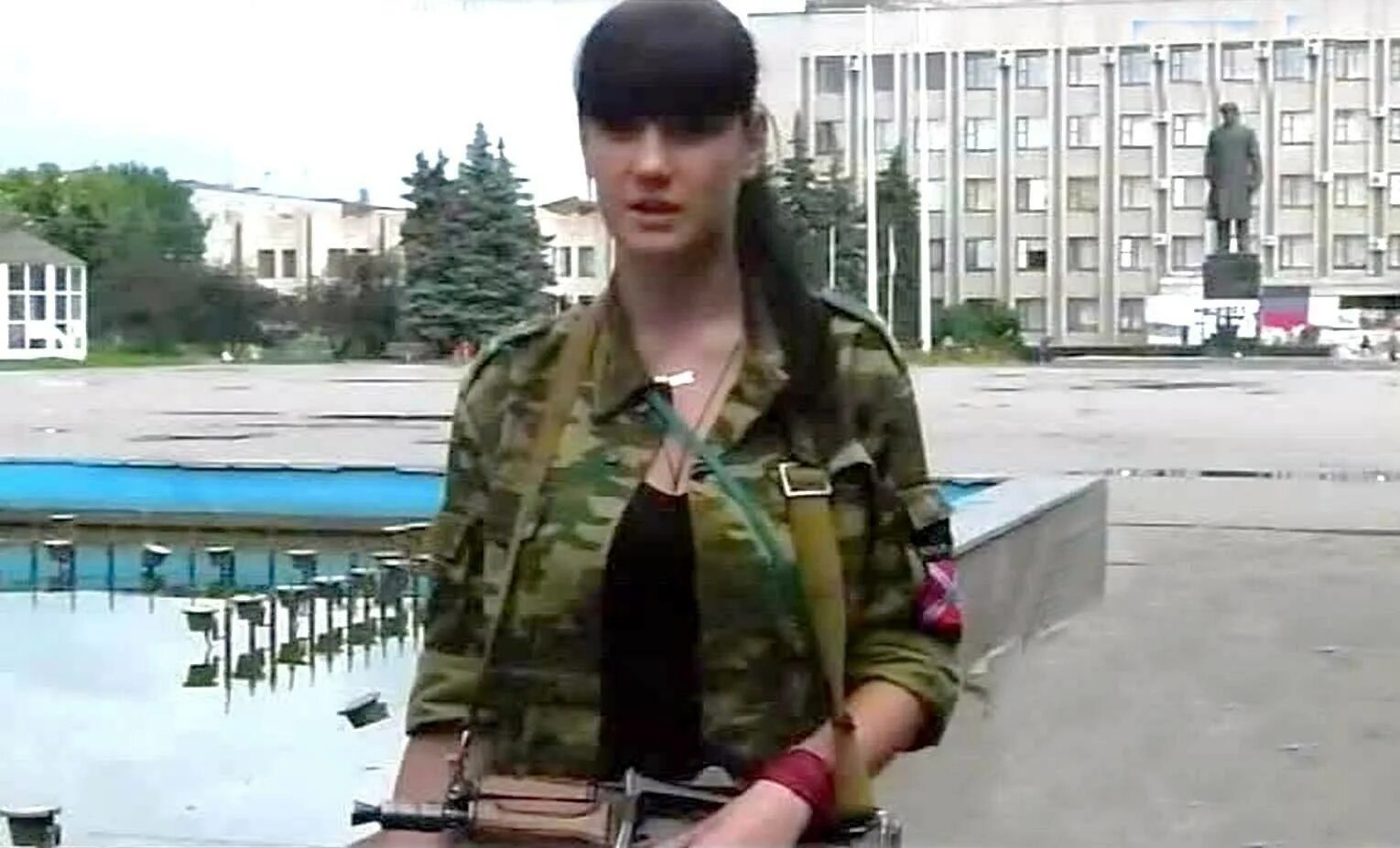 Женщины в плену видео. Женщины в плену видео. Украинские девушки военнослужащие в плену. Женщины в плену видео. Женщины в плену видео.