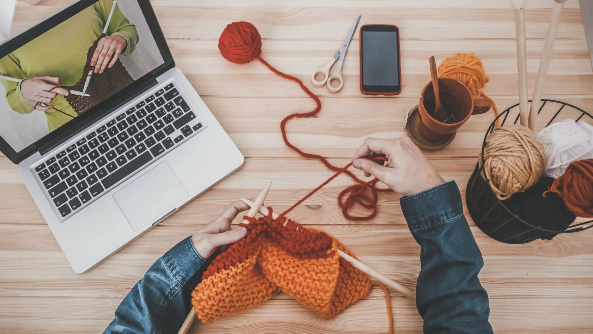 Needle club. Связать людей по интересам. Групповое рукоделие. Известные вязальщицы в соц сетях. Много бабушек.