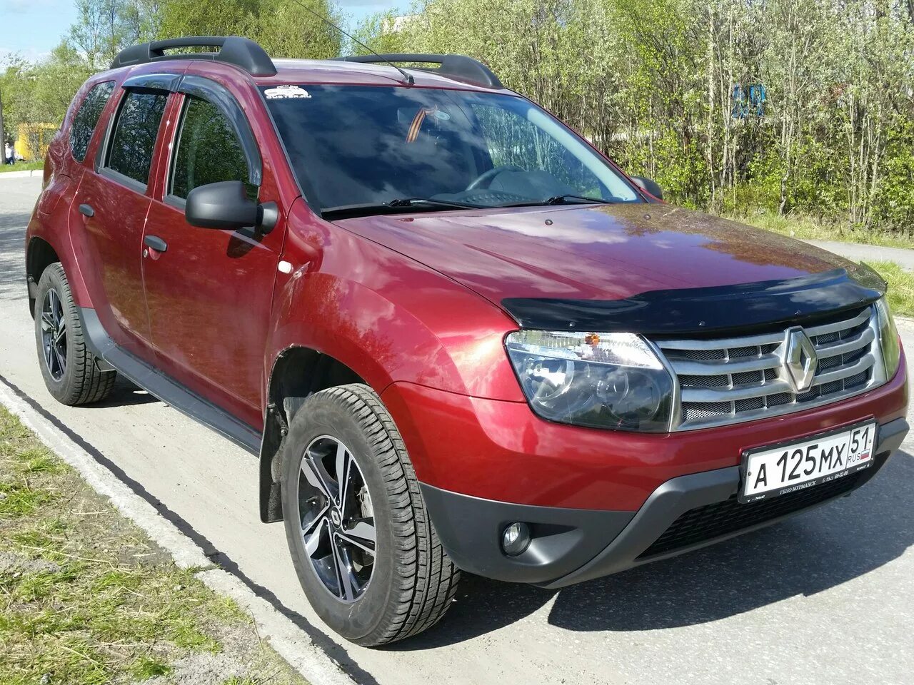 F4r дастер купить. Renault Duster 2 диски. Рено Дастер красный. Рено Дастер 2015 красный. Диски на Рено Дастер r16.