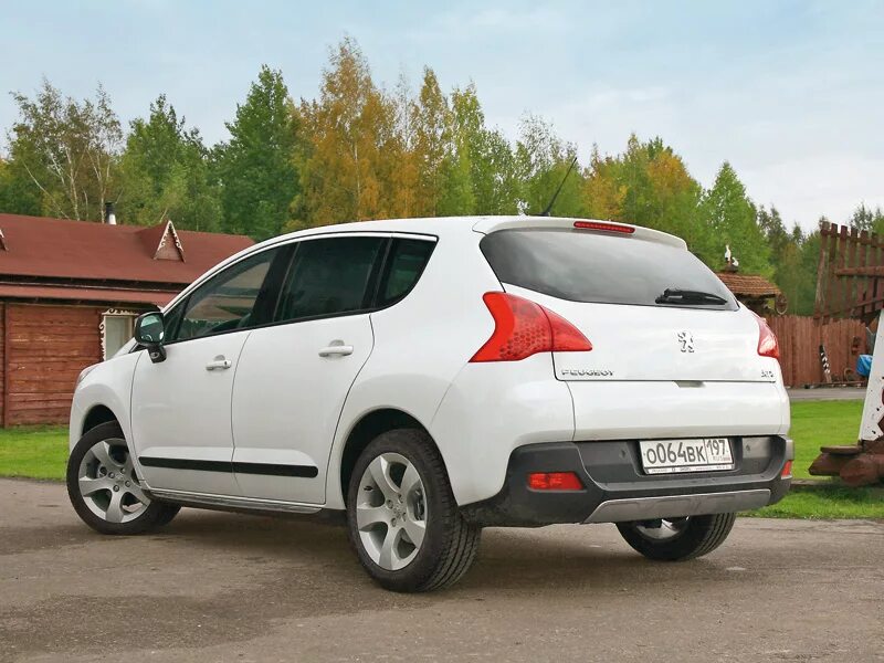 Купить пежо 3008 авито. Пежо 3008 старый кузов. Peugeot 3008 2011. Пежо 3008 3 кузов. Пежо 3008 хэтчбек.