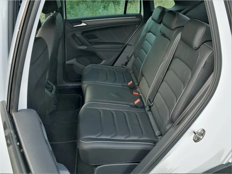 Volkswagen golf 6 салон сзади. фольксваген джетта салон сзади. задний ряд сидений фольксваген. Volkswagen golf plus задние сиденья. джетта 5 2008 салон сзади.