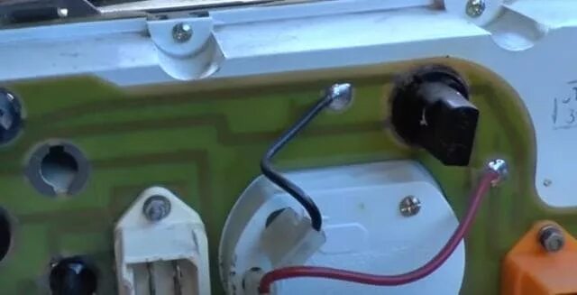 Ваз 2107 инжектор не работает приборы. Провод тахометра 2107 инжектор. тахометр ваз 2107 инжекторный. провод тахометра ваз 2107. тахометр ваз 2107 инжектор.