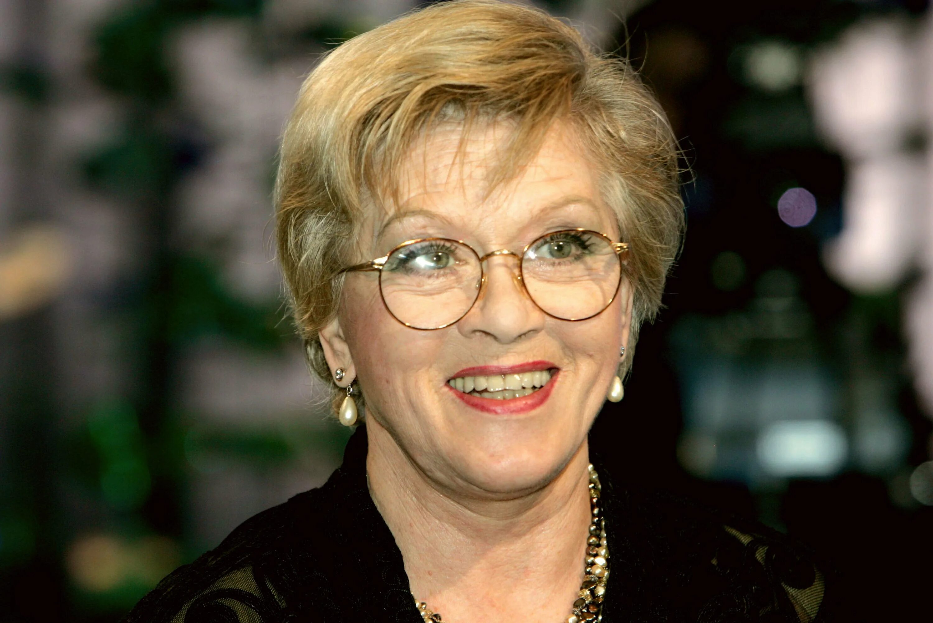 алиса бруновна служебный роман. алиса фрейндлих 2020. какие снималась алиса фрейндлих. дочь алисы фрейндлих. алиса бруновна фрейндлих в молодости.