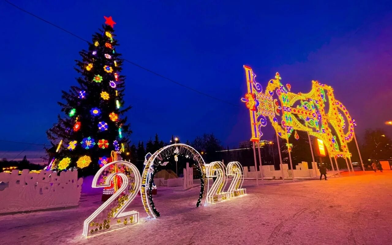 Площадь имени ленина уфа. Новогодняя уфа. Новогоднее уфа. Уфа 2022. Горсовет уфа 2022.