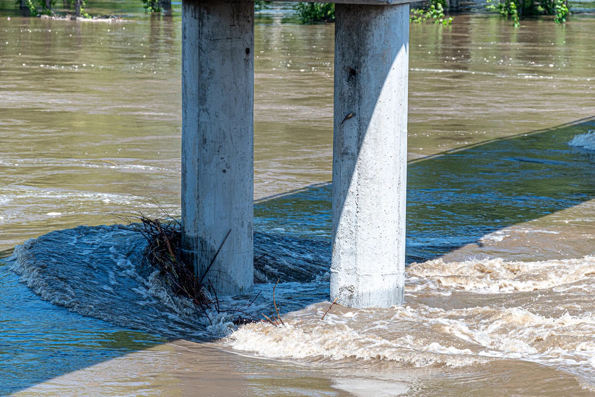 Река дунай фото. Река вонча. Вода река. Вода река. Вода река.
