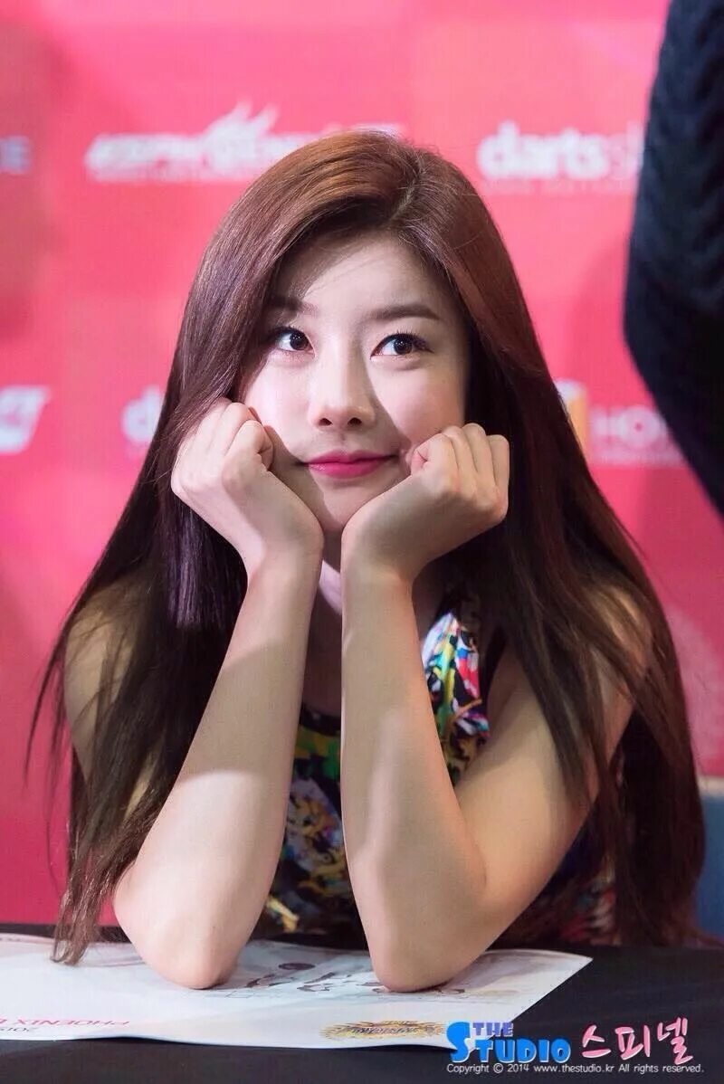 Girls day sojin. Girl’s day соджин. Park sojin. Park sojin. Пак со джин певица.