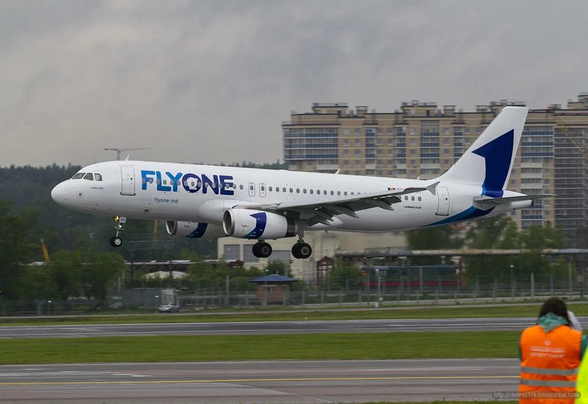 Flyone eu. Флай Ван авиакомпания. Молдавии Fly one. Авиакомпании flyone Armenia. Авиакомпания Fly arna 820.