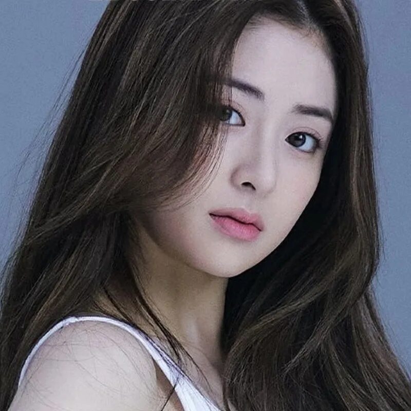 Хо юнджин. Yunjin lesserafim. хо юнджин le serafim.
