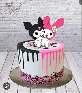 Дикасы бар былғары латекс маскасындағы қыз