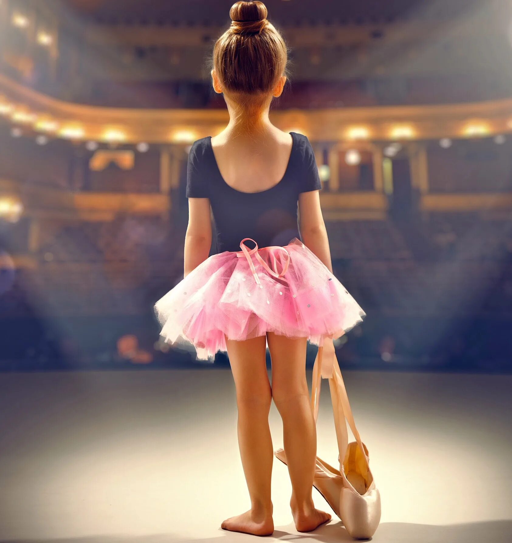 Маленькие и большие танец. Маленькая балерина. Танцы для девочек. Маленькая танцовщица.